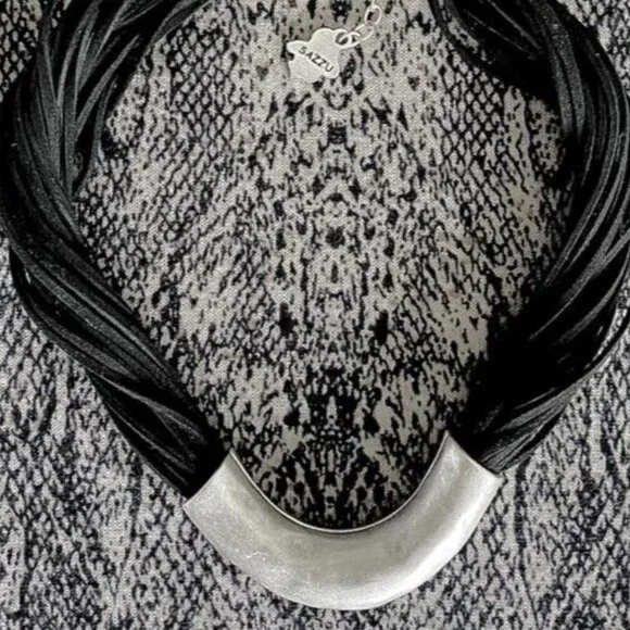 NECKLACE - Picture 2 of 4